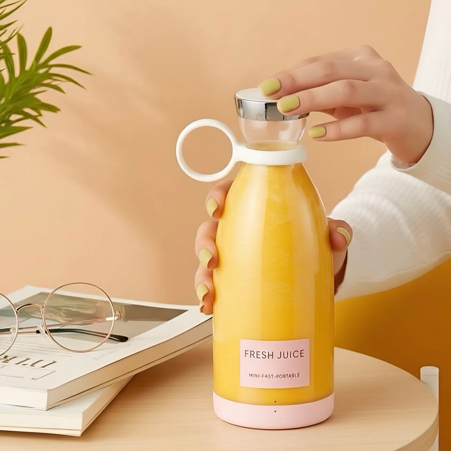 Portable Mini Juicer Bottle β Blend Juice Anywhere -300ml